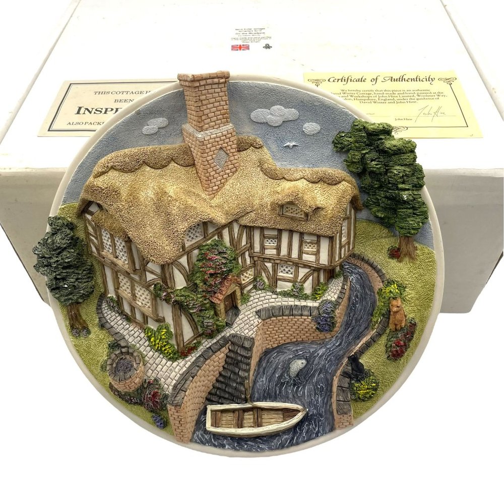 David Winter Cottages On the Riverbank Wall Hanging Plaque Plate Guild 1990 COA